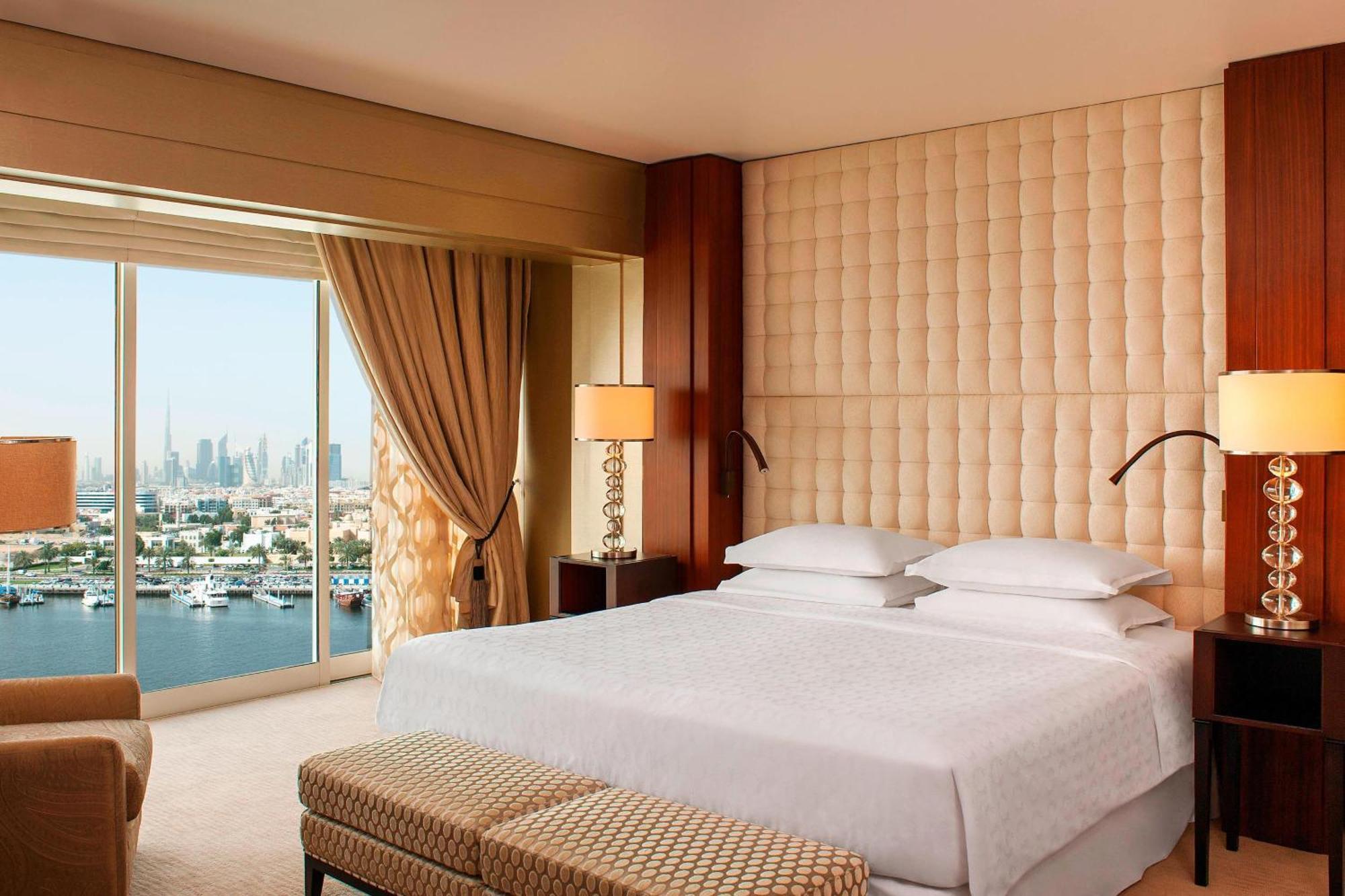 Sheraton Dubai Creek Hotel & Towers Exterior photo
